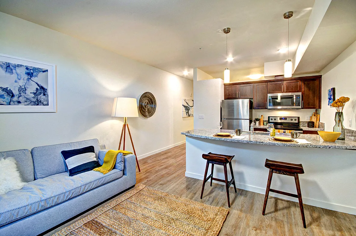 Emerald Crest Apartments — Photo 1
