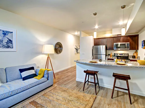 Emerald Crest Apartments