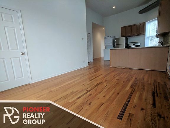 4th image of 2450 N Southport Ave #2450203