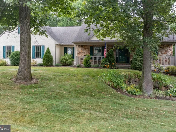 26 Stoneridge Dr, Elverson, PA 19520