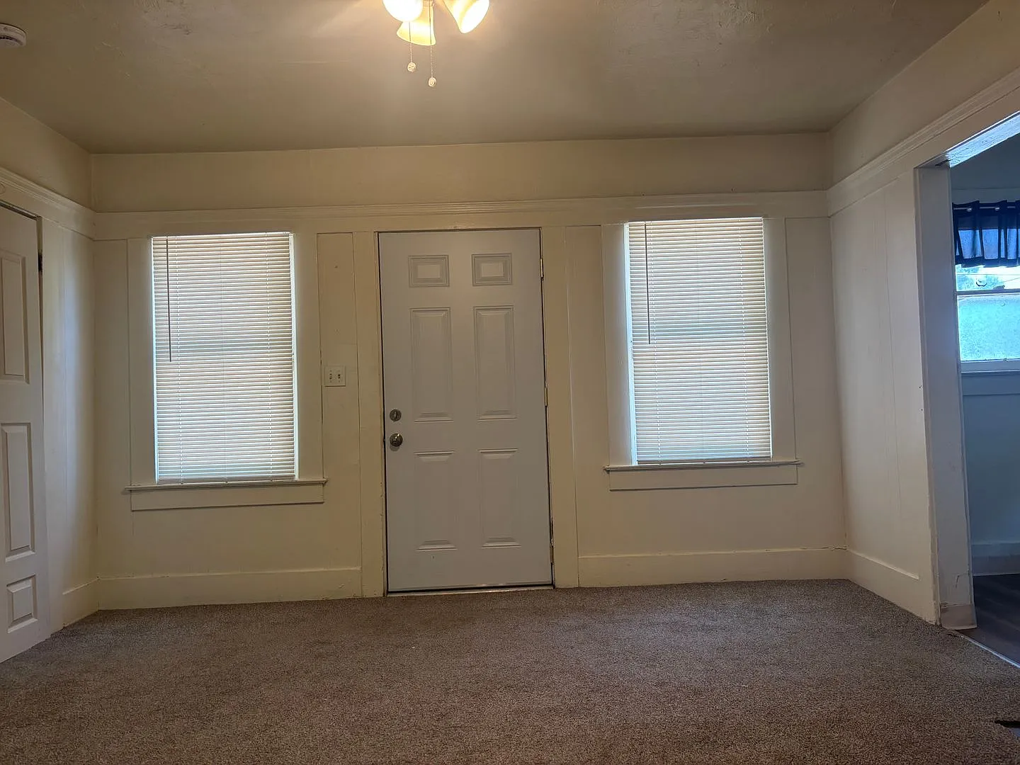 Affordable 1 bedroom 1 bathroom home on Marks and McKinley. — Photo 4