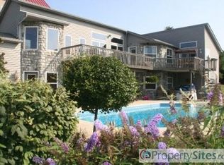 19814 Lakeview Dr, Lawrenceburg, IN 47025