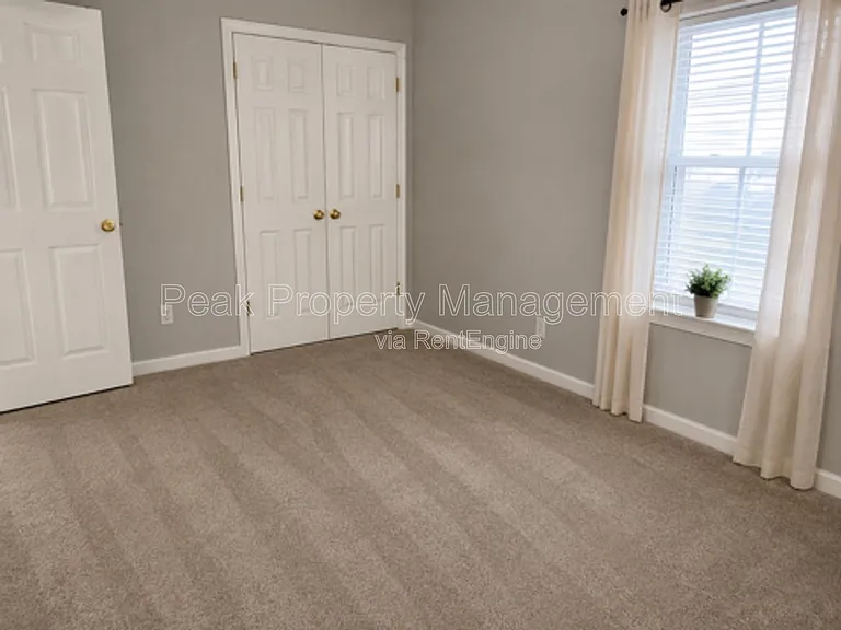 117 E 13th St — Photo 4