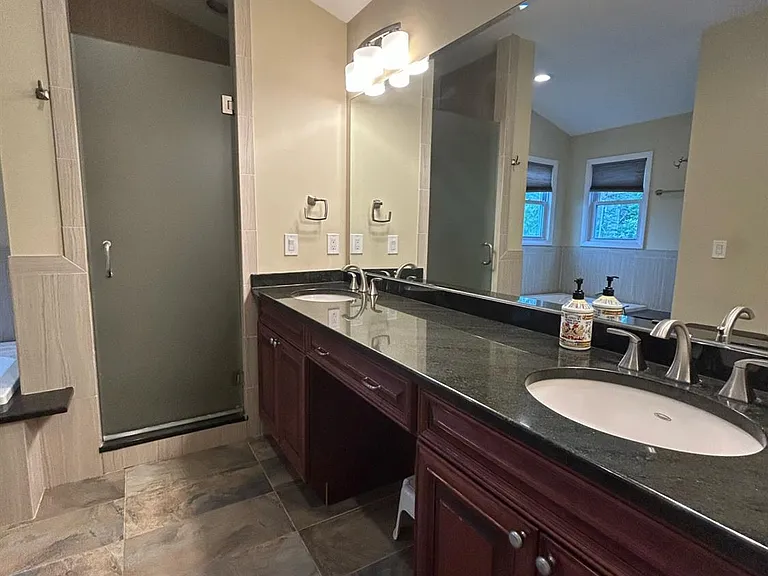 8 Julie Dr — Photo 20