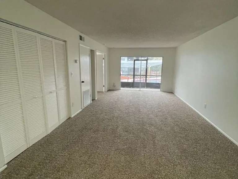 313 Dirksen Dr #B5 — Photo 3