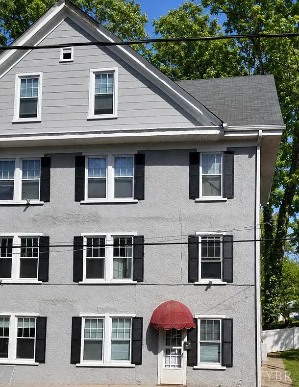 1 bed, 302 sqft, $695 — Photo 2