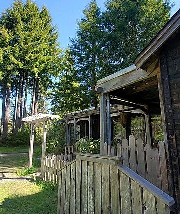 Side steps up to front porch