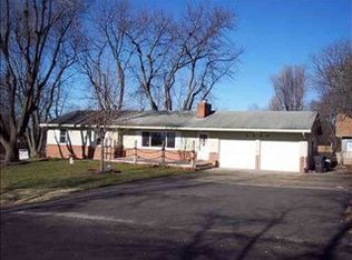 4020 NW Pocahontas Dr, Topeka, KS 66618