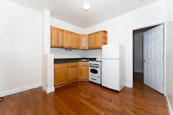 Rented by Julianna Realty Corp | media 3