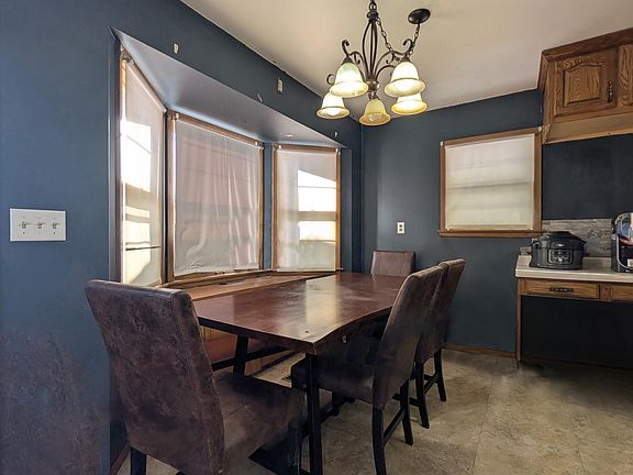 5th image of 512 3rd St NE