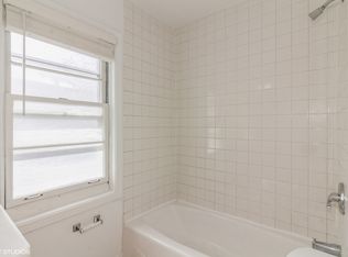 10 E Jefferson Ave #4, Naperville, IL 60540