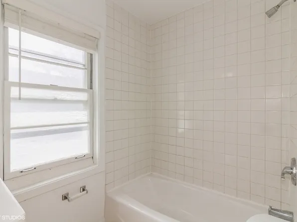 10 E Jefferson Ave #4, Naperville, IL 60540