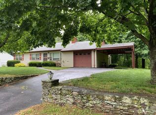 1 Willow Ln, Wayland, MA 01778