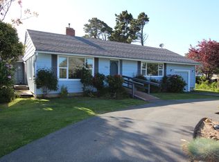 520 Garfield Ave SW, Bandon, OR 97411