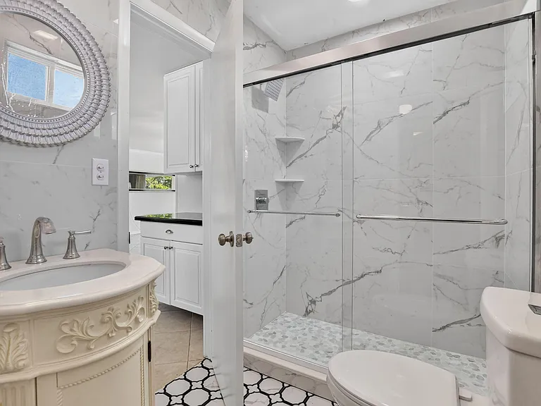 421 SW 2nd St — Photo 11