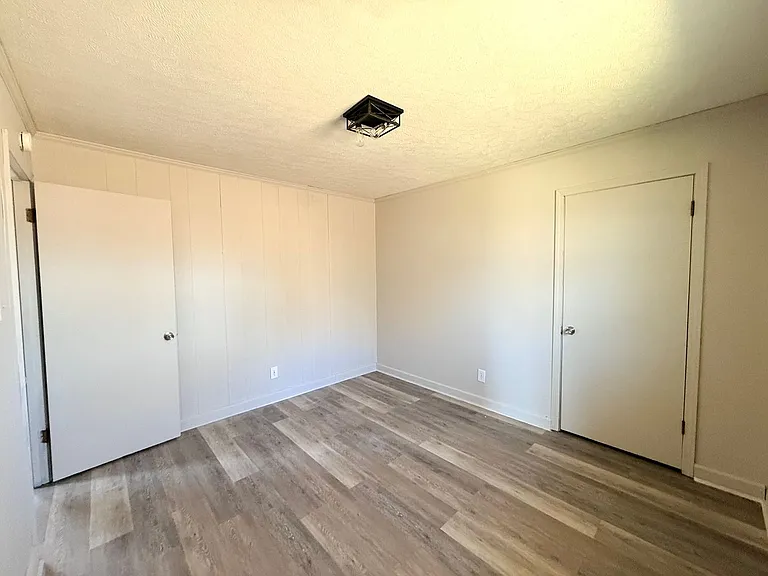 2121 Bracey Cir — Photo 26