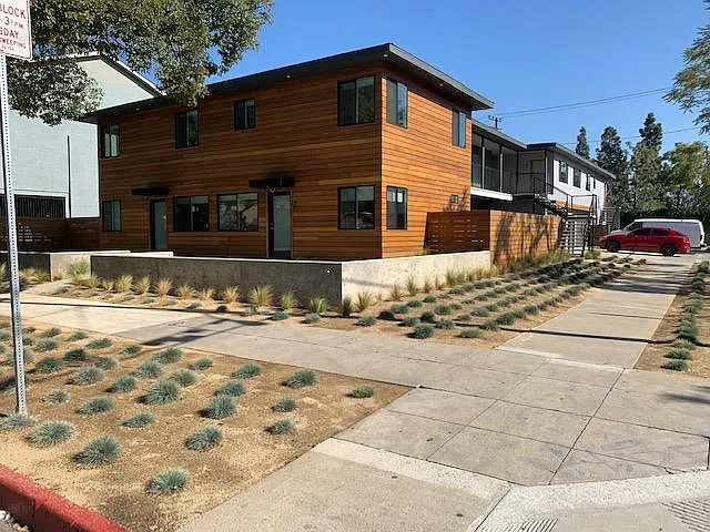 2 bed, 875 sqft, $3,150 — Photo 3
