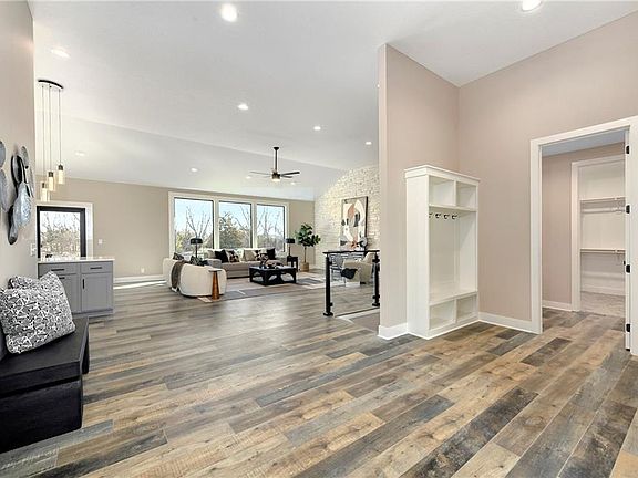 3rd image of 20322 166th St