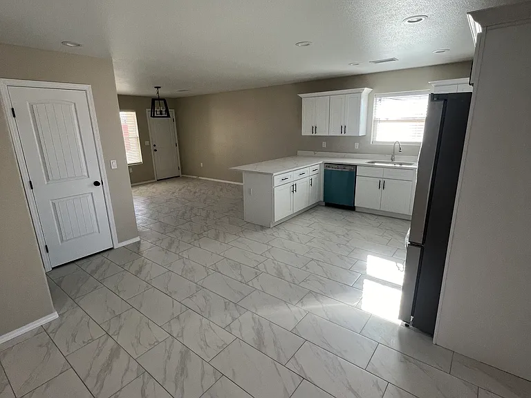 910 W Jaffa St — Photo 7