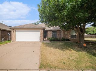 600 Swift Current Dr, Crowley, TX 76036