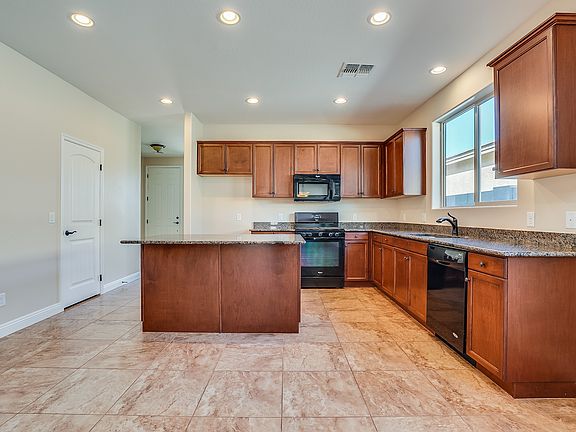 3rd image of 1366 E Sarona St