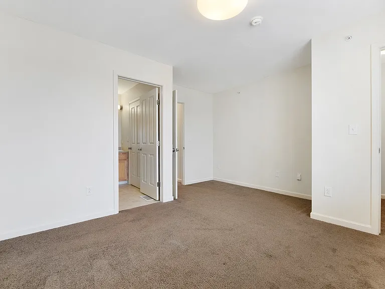 Creekwood Apartments — Photo 15