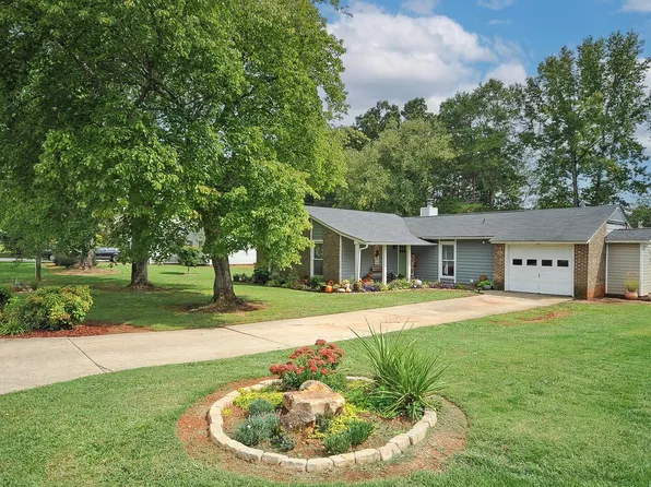 23 Paddock Ln, Greer, SC 29650