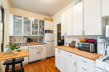 Rented by Coldwell Banker Warburg