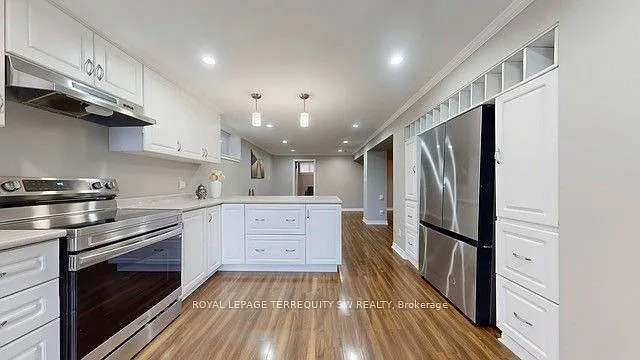 219 Beechgrove Dr #LOWER LVL — Photo 10