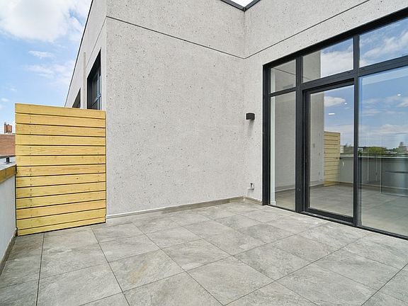 4th image of 645 Park Pl #8B