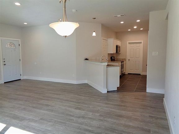 4th image of 4018 Mehalia Dr