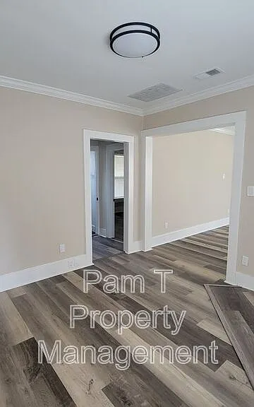 16 Helmken St — Photo 12