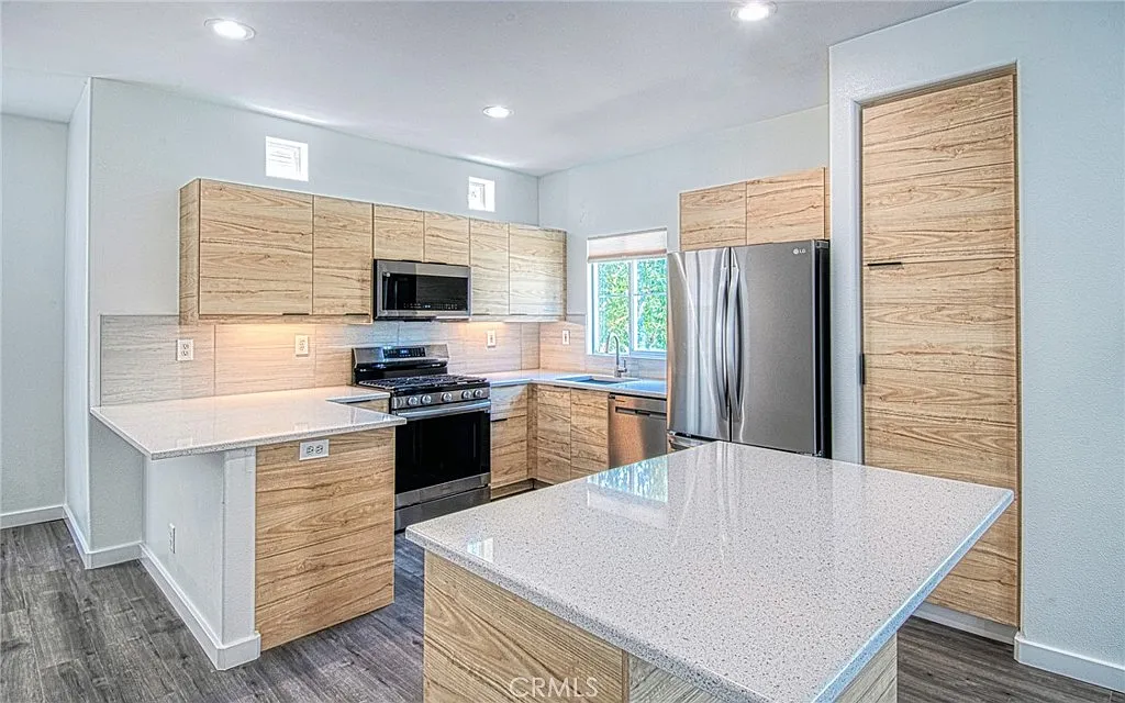 3 bed, 1548 sqft, $4,495 — Photo 3