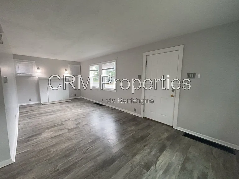 714 E Vaile Ave — Photo 5