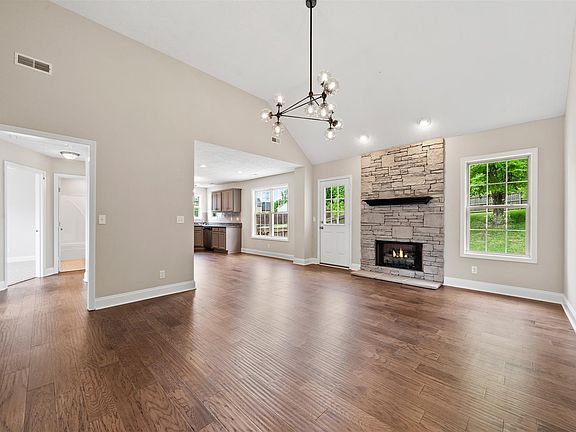 5th image of 1836 Patricia Dr