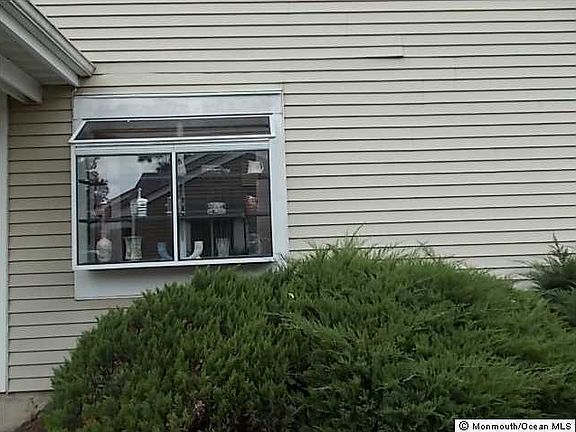 4th image of 1047 Buckingham Drive #B