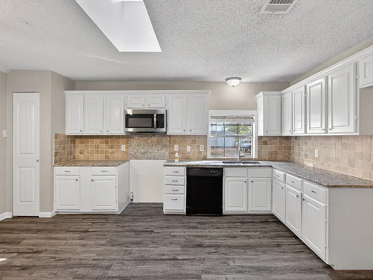 701 Harrison Ln — Photo 13