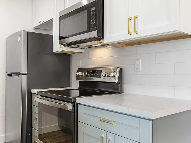 1149 Grove Ave #D — Photo 8