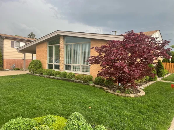 8561 W Normal Ave, Niles, IL 60714