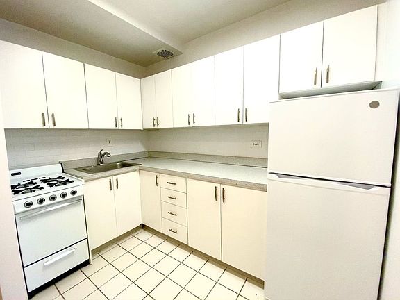 5th image of 431 E 83rd St APT 5d