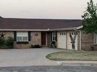 107 Holly Cir, Levelland, TX 79336