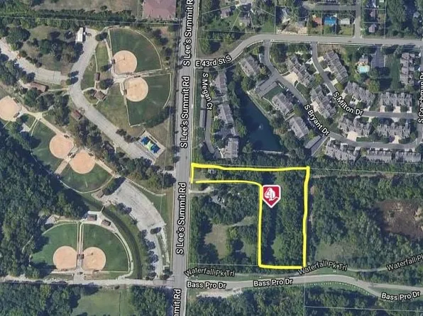4401 S Lees Summit Rd, Independence, MO 64055