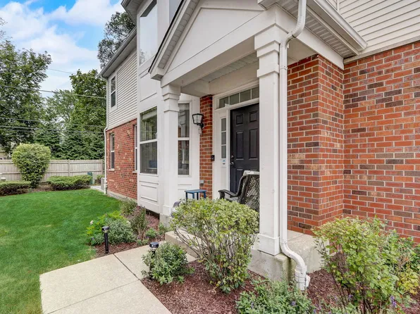 1701 Buckingham Dr, Des Plaines, IL 60018