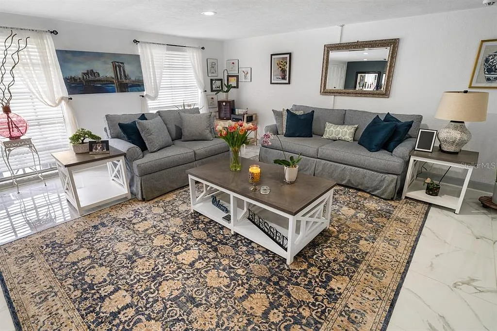 4 bed, 2.0 bath, 1519 sqft, $2,900 — Photo 2