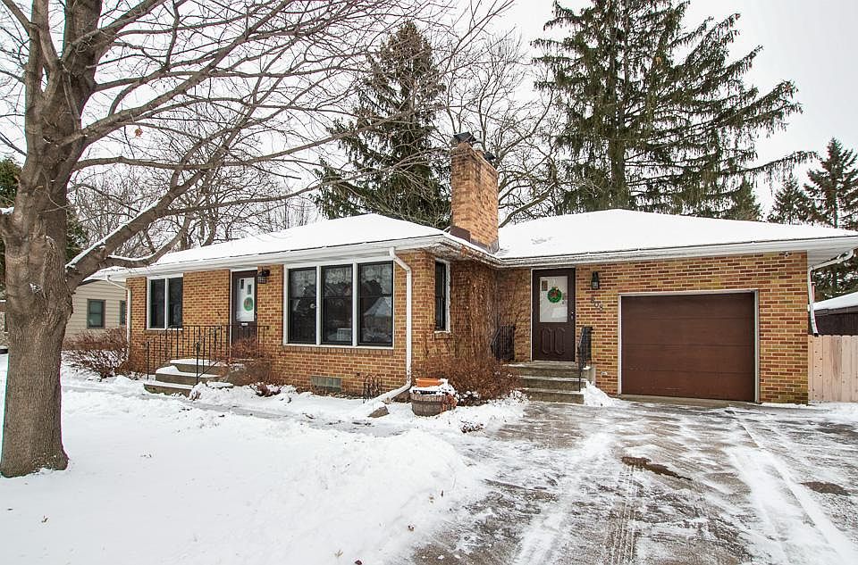 1st image of 808 Sandhurst Dr W
