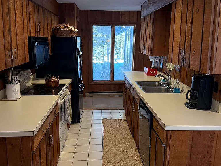65 Cranberry Hill Rd — Photo 9
