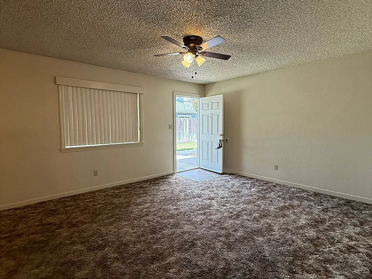 2512 Standiford Ave — Photo 2