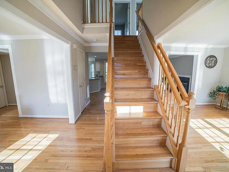 18404 Crownsgate Cir — Photo 3