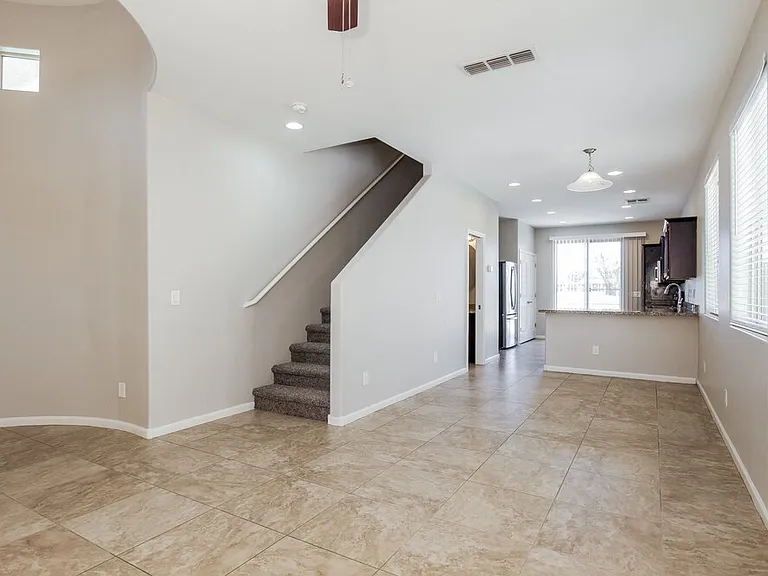10320 W Devonshire Ave — Photo 4