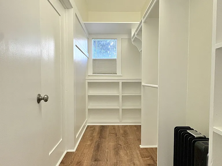 413 E 7th St #5 — Photo 7